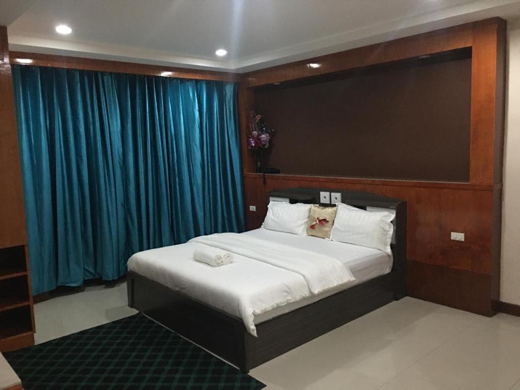New Pind Balluchi Inn Паттайя Экстерьер фото
